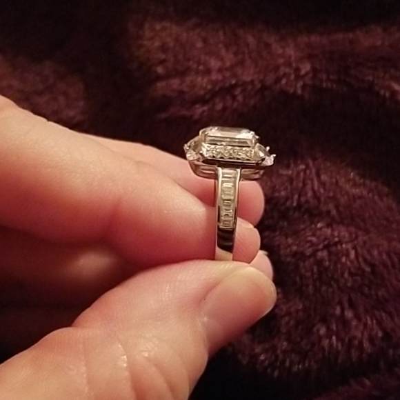 Ring - Picture 2 of 4